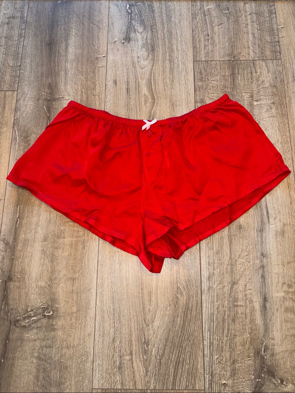 PINK Victoria’s Secret Silky Pajama Short Kiss Graphic on Back 💋